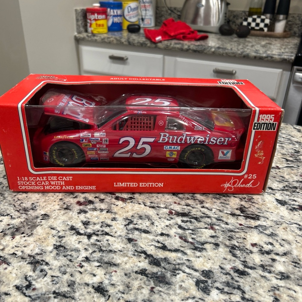 Racing Champions 1:18 1995 Diecast Car #25 Ken Schrader Budweiser Chevrolet